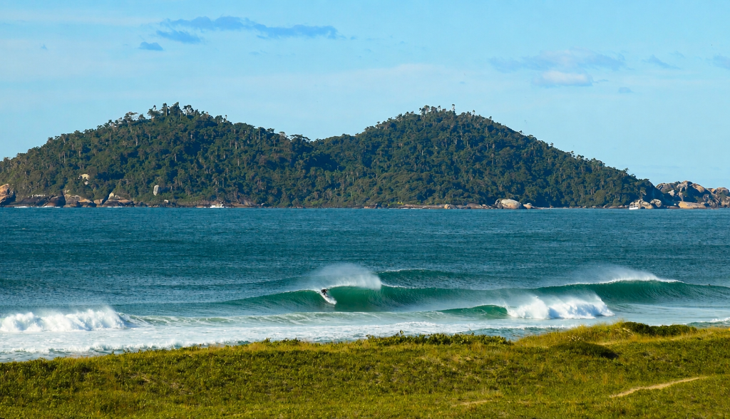 Surf wave Itamambuca
